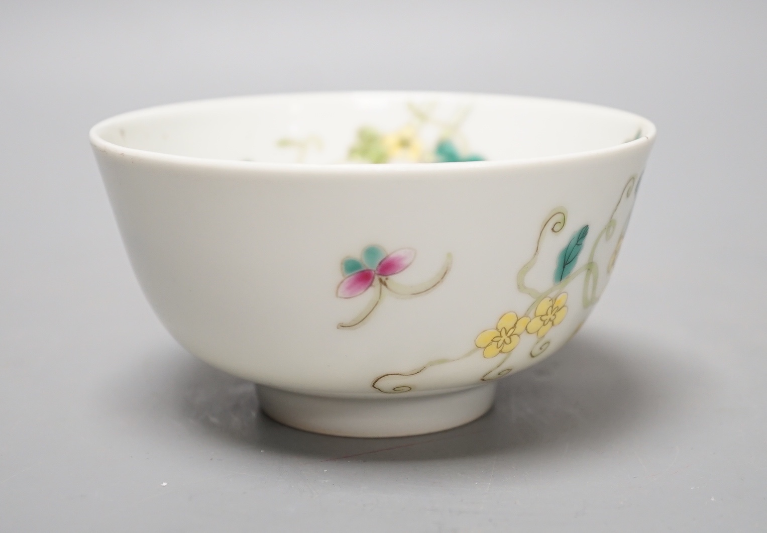 A Chinese famille rose ‘pomegranate’ bowl - 6.5cm high